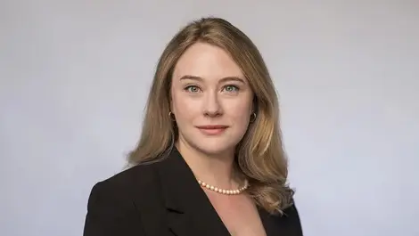 Amelia burnett headshot(2)